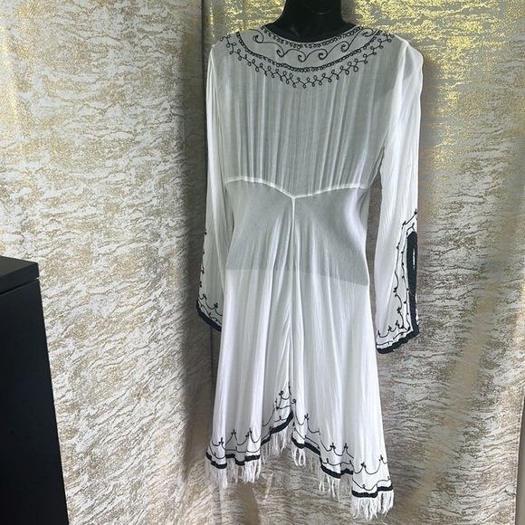 La Moda White/Black Long Sleeve Embroidered Fringed Hem Short Dress/Beach Cover - Picture 8 of 16